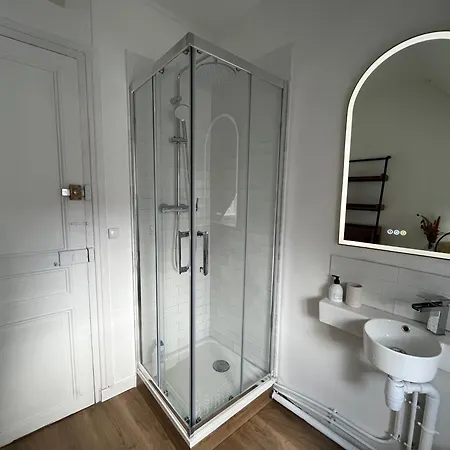 Petites Chambres Renovees 2024 17e Pansiyon Paris